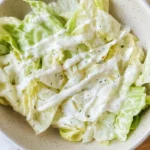 Eisbergsalat-Dressing mit Schmand und Zitrone